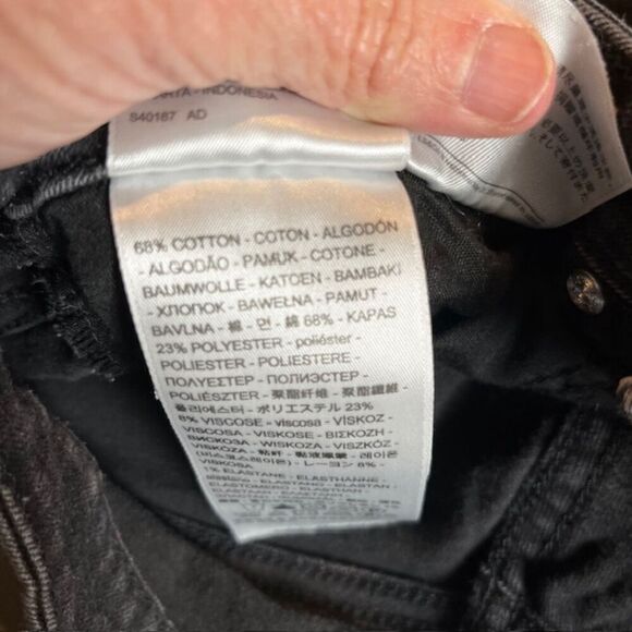 Levi's Women's 711 Ruffle Flair Leg Hem Skinny Crop Black Stonewash Size 27 - Picture 13 of 14